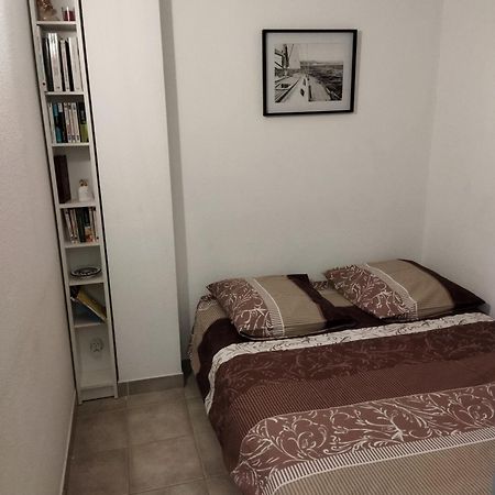 Sanary Sur Mer Appartement 30M2 T2 Avec Terrasse Piscine 10Min A Pied De La Plage Exterior photo