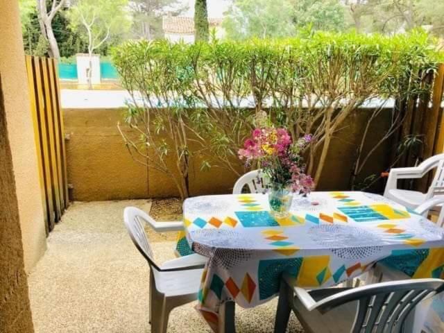Sanary Sur Mer Appartement 30M2 T2 Avec Terrasse Piscine 10Min A Pied De La Plage Exterior photo